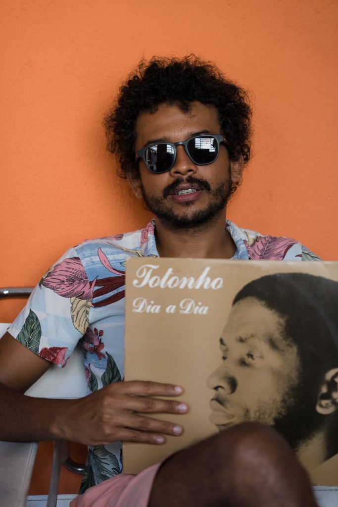 327bde94629a61016bb75c8da80b29a1-683x1024 Exposição e discotecagem animam passageiros na Estação Osasco, da ViaMobilidade, a partir desta quarta (1)